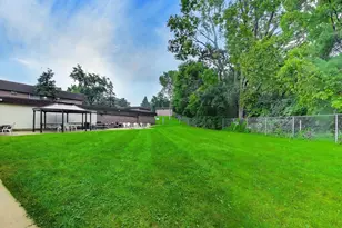 3425 83rd St, Woodridge, IL 60517 - Photo 26
