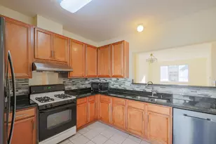 736 Hanbury Dr, Des Plaines, IL 60016 - Photo 6