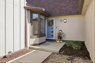 19 Westwood Dr, Indian Head Park, IL 60525 - Photo 2
