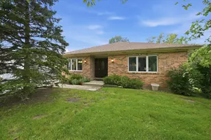 709 Jenkisson Ave, Lake Bluff, IL 60044 - Photo 2