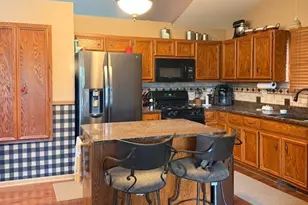 6810 Hadrian Dr, Joliet, IL 60431 - Photo 6