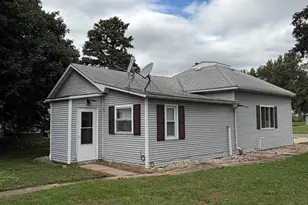 114 W 3rd St, Mineral, IL 61344 - Photo 2