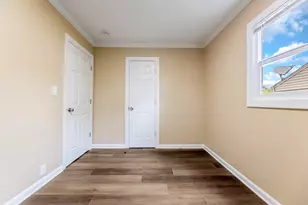 1135 E Galena Blvd, Aurora, IL 60505 - Photo 12