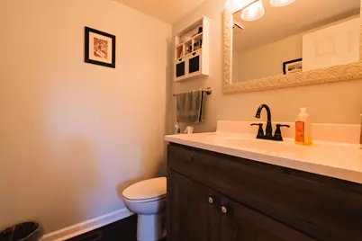 821 E Saratoga Circle, Island Lake, IL 60042 - Photo 10