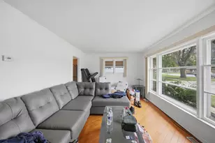 17223 Burnham Ave, Lansing, IL 60438 - Photo 8