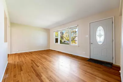 6439 W 81st Place, Burbank, IL 60459 - Photo 2