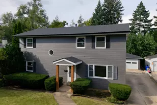 829 E Evergreen St, Wheaton, IL 60187 - Photo 2