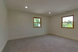 829 E Evergreen St, Wheaton, IL 60187 - Photo 32