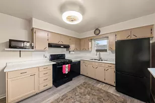 70 E Craig Dr, Chicago Heights, IL 60411 - Photo 8