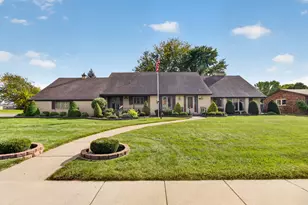216 E McConaughy Ave, Rochelle, IL 61068 - Photo 2