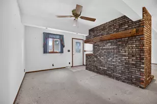 216 E McConaughy Ave, Rochelle, IL 61068 - Photo 14