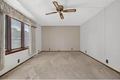 216 E McConaughy Avenue, Rochelle, IL 61068 - Photo 24