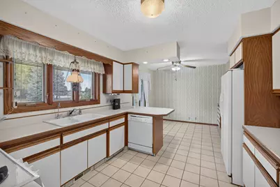 216 E McConaughy Avenue, Rochelle, IL 61068 - Photo 18