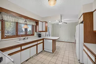 216 E McConaughy Ave, Rochelle, IL 61068 - Photo 18