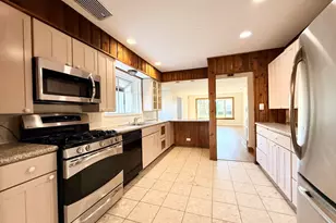 3814 W Sherwin Ave, Lincolnwood, IL 60712 - Photo 8