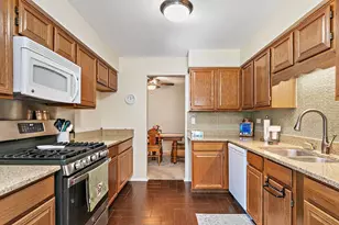 3 Creekside Cir, Elgin, IL 60123 - Photo 10