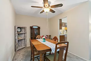 3 Creekside Cir, Elgin, IL 60123 - Photo 6