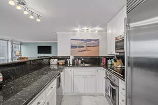 111 E Chestnut St, Chicago, IL 60611 - Photo 8