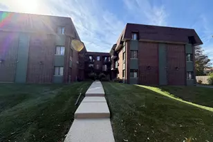 4942 Douglas Rd, Downers Grove, IL 60515 - Photo 2