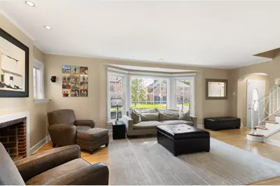 6836 N Kenton Avenue, Lincolnwood, IL 60712 - Photo 2