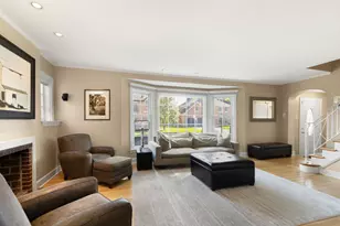 6836 N Kenton Ave, Lincolnwood, IL 60712 - Photo 2