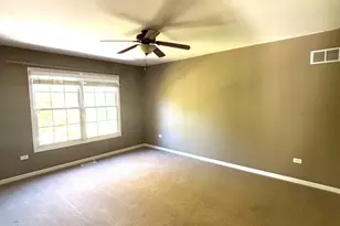 3601 Wetlands Dr, Elgin, IL 60124 - Photo 10