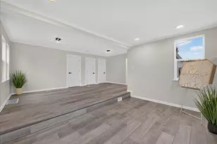 211 N Graylynn Dr, Mount Prospect, IL 60056 - Photo 4