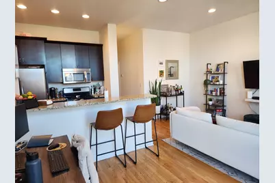 918 W Belmont Avenue #405, Chicago, IL 60657 - Photo 2
