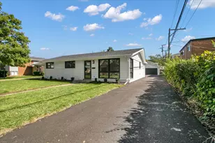 937 Pamela Dr, Bensenville, IL 60106 - Photo 2