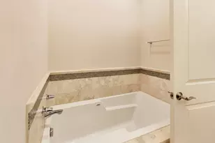 2842 N Racine Ave, Chicago, IL 60657 - Photo 16