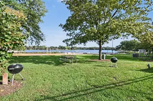 940 Ridgeland Ave, Mundelein, IL 60060 - Photo 24