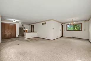 940 Ridgeland Ave, Mundelein, IL 60060 - Photo 2