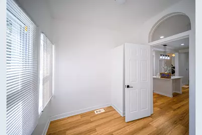 639 N Leamington Avenue, Chicago, IL 60644 - Photo 10