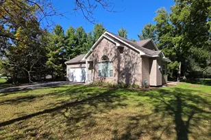 7108 Hillside Rd, Crystal Lake, IL 60012 - Photo 2