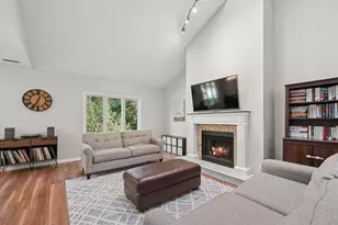 1302 Pimlico Pkwy, Libertyville, IL 60048 - Photo 4