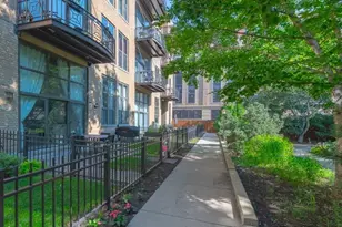 1330 W Monroe St, Chicago, IL 60607 - Photo 2