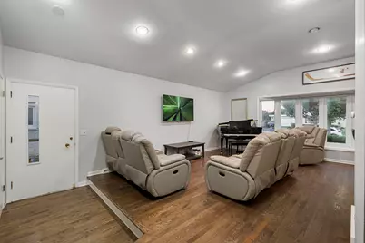 708 Barberry Road, Highland Park, IL 60035 - Photo 2