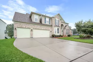 145 Rosewood Dr, Streamwood, IL 60107 - Photo 2