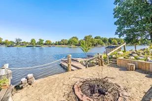 24 Holiday Dr, Lake Holiday, IL 60552 - Photo 20