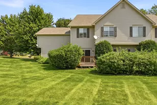 2051 Village View Dr, Yorkville, IL 60560 - Photo 16