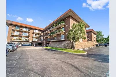 9520 S Mayfield Avenue #N204, Oak Lawn, IL 60453 - Photo 1