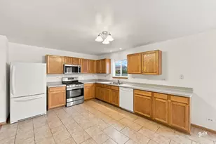 219 Meadowvale Ln, Poplar Grove, IL 61065 - Photo 6