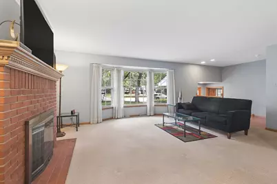 17914 S Hood Avenue, Homewood, IL 60430 - Photo 8