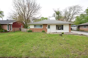 366 Blackhawk Dr, Park Forest, IL 60466 - Photo 2