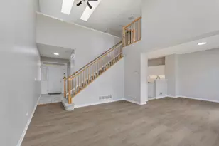 916 Havenshire Ct, Naperville, IL 60565 - Photo 6