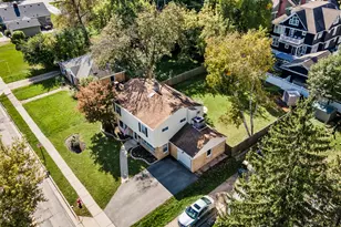 423 S 4th Ave, Libertyville, IL 60048 - Photo 2