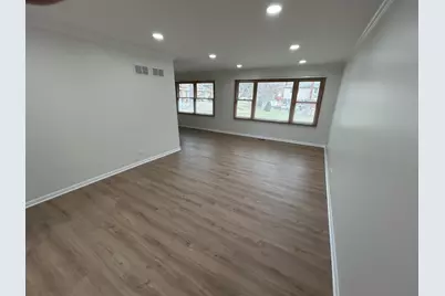 2811 N Harvard Avenue, Arlington Heights, IL 60004 - Photo 2