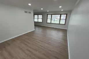 2811 N Harvard Ave, Arlington Heights, IL 60004 - Photo 2