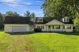 147 W Hubbard St, Amboy, IL 61310 - Photo 2