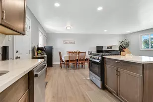 9401 S 80th Ct, Hickory Hills, IL 60457 - Photo 8